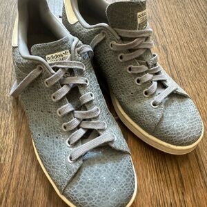 🔥End of year sale🔥Stan Smith Adidas-size 8.5 women’s snakeskin sparkle sneakers